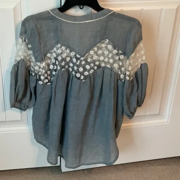 Button-up chambray blouse - Picture 4 of 5